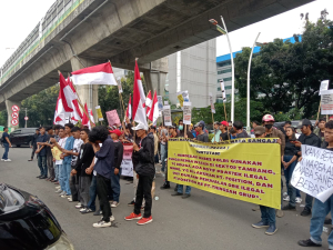 Soroti Tambang Ilegal, Mahasiswa Malut Demo Mabes Polri Tuntut bebaskan 11 Masyarakat Adat Maba