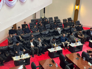 Bupati Haltim Geram, Pimpinan OPD tak Hadiri Paripurna