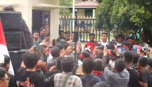 Ricuh Sidang Putusan 11 Warga Maba