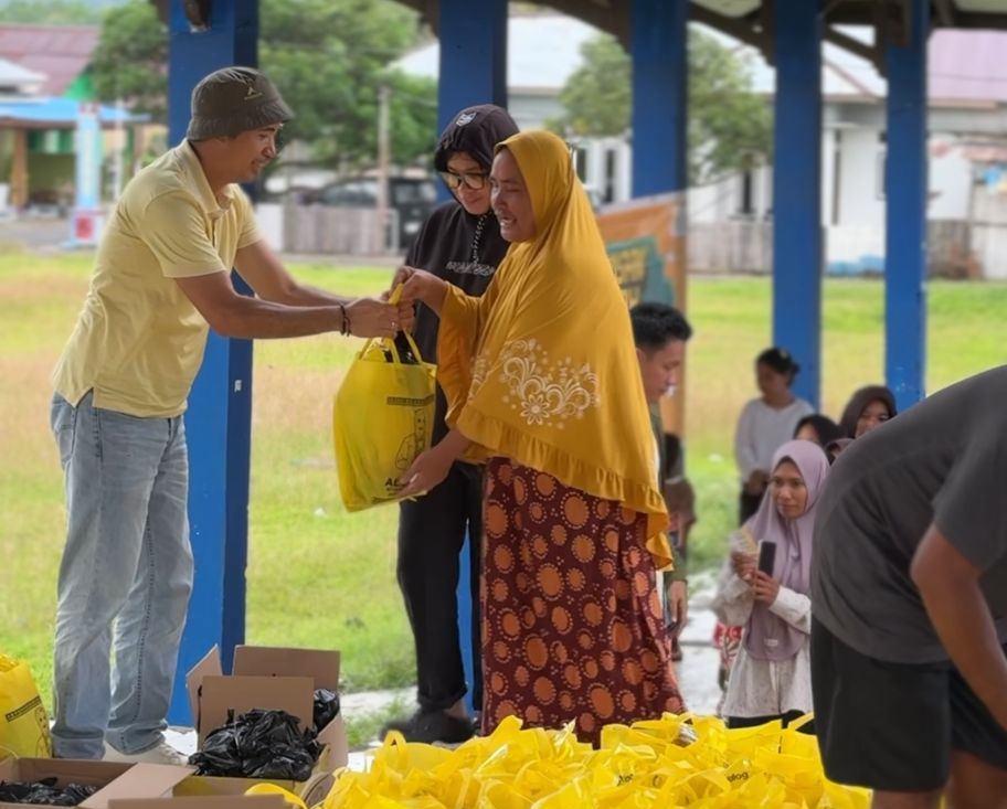 Alien Mus Salurkan Ribuan Paket Pangan Murah di Maluku Utara